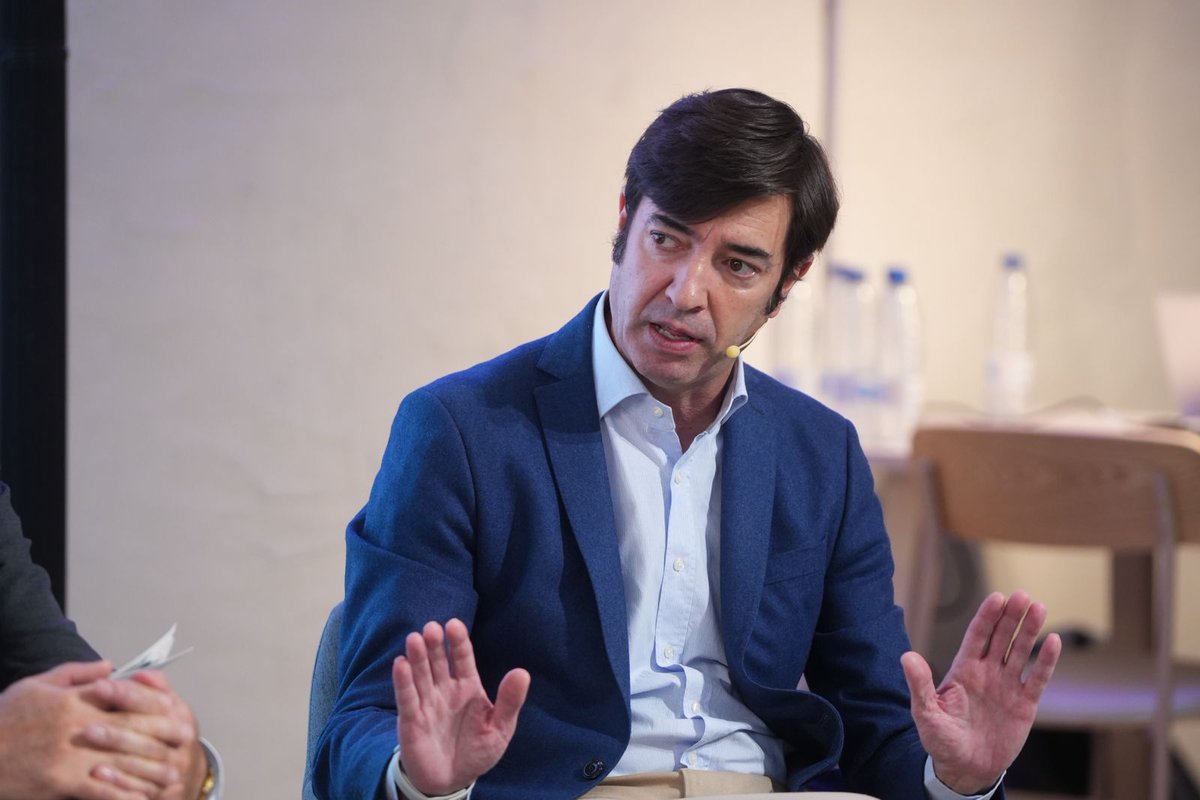 <a href="/elperiodico/">El Periódico</a> <a href="/ElPeriodico_Esp/">El Periódico de España</a> <a href="/PrensaIberica/">Prensa Ibérica</a> <a href="/AyvensES/">Ayvens España</a> <a href="/ufvmadrid/">Universidad Francisco de Vitoria</a> <a href="/KPMG_ES/">KPMG España</a> <a href="/SaraHerO85/">Sara Hernandez del Olmo</a> <a href="/elperiodico_es/">El Periódico de España</a> <a href="/transportesgob/">Ministerio Transportes y Movilidad Sostenible</a> David Henche, responsable de ESG en <a href="/AyvensES/">Ayvens España</a>, habla de que no podemos desviarnos de las actividades reales y día a día de los ciudadanos.

Henche cree que se usará más el transporte público cuando el tiempo y facilidades sean "similares a las de ir en coche".