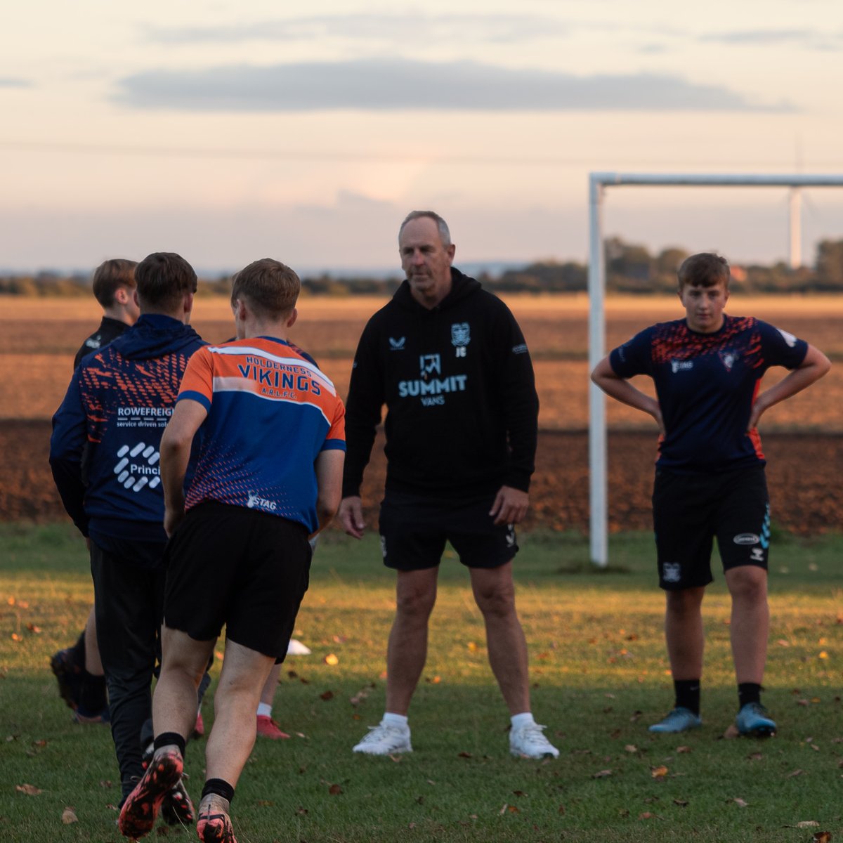 FCComFoundation's tweet image. 𝗛𝗢𝗟𝗗𝗘𝗥𝗡𝗘𝗦𝗦 𝗩𝗜𝗞𝗜𝗡𝗚𝗦 🏉

A number of first team-players visited Holderness Vikings training sessions where they coached and joined in a numerous of fun activities throughout the evening! The night was a major success! 🎉