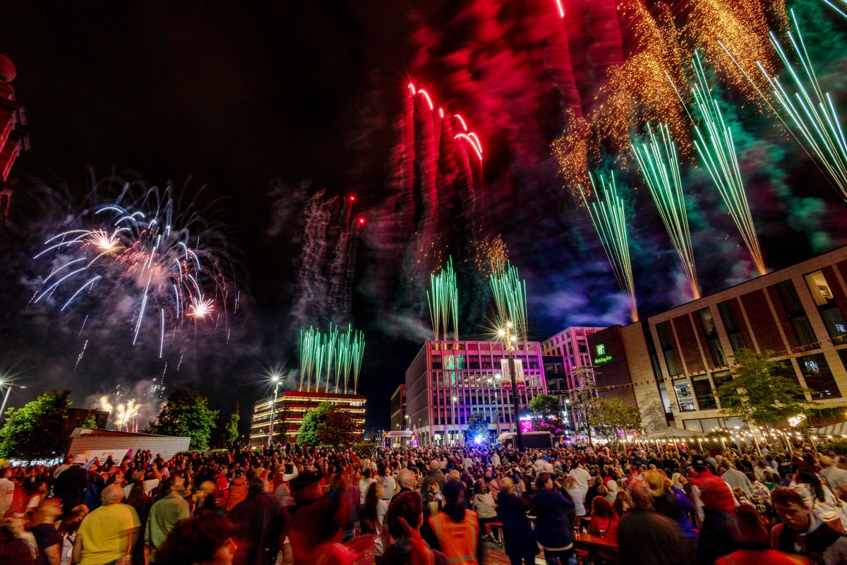 Save the date: A double fireworks spectacular on 31 Dec 🎉

🕡 6:30pm – Family-friendly display
🕛 Midnight – Ring in 2026 in style
🎶 Live music, kids’ activities &amp; a community parade
🎄 13 Nov – Christmas Lights Switch-On 

More -tinyurl.com/3ca7jr96