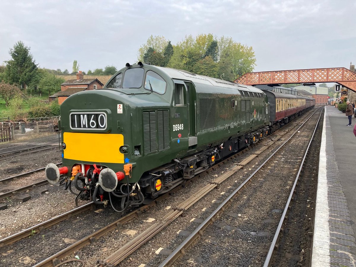 TheGrowlerGroup's tweet image. We are up and running at the @SVRDiesels @svrofficialsite #class37 gala. First train of the day was our very own D6948. 📸 Kevin Jarvis.