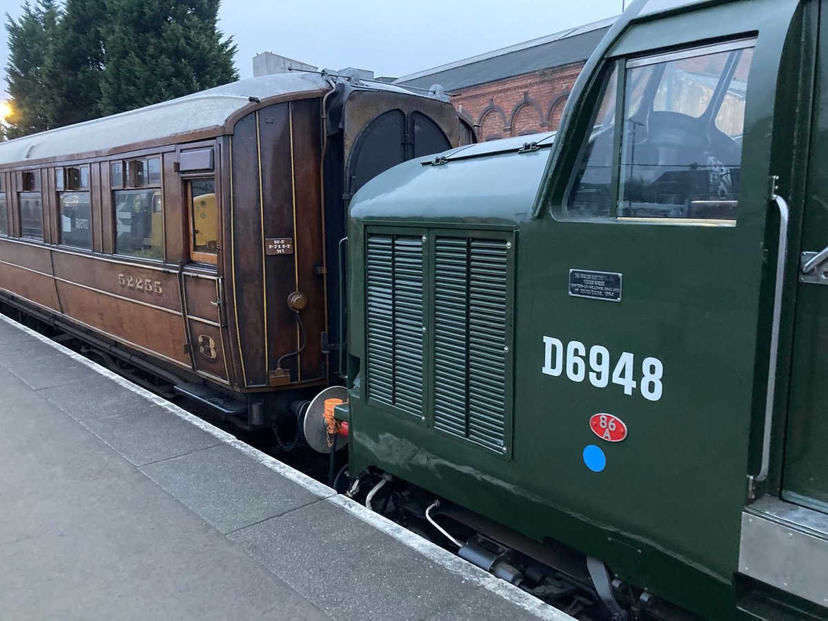 TheGrowlerGroup's tweet image. We are up and running at the @SVRDiesels @svrofficialsite #class37 gala. First train of the day was our very own D6948. 📸 Kevin Jarvis.