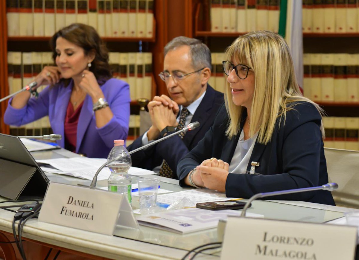 #DanielaFumarola  a Convegno Fondazione De Gasperi: “ E’ arrivato il momento di aprire una nuova stagione per l’Italia, lasciandosi definitivamente alle spalle il Novecento, tirando una linea di demarcazione rispetto al tempo del permanente conflitto tra capitale e lavoro,