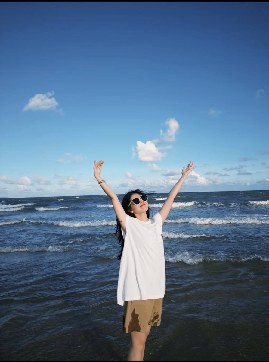 lushi818's tweet photo. 今天不是擦边的网黄
今天我是美腻的律师
这是一个假期都不拥挤的宝藏景点，这个风景实在太美啦～ https://t.co/9GxQFCBbAA