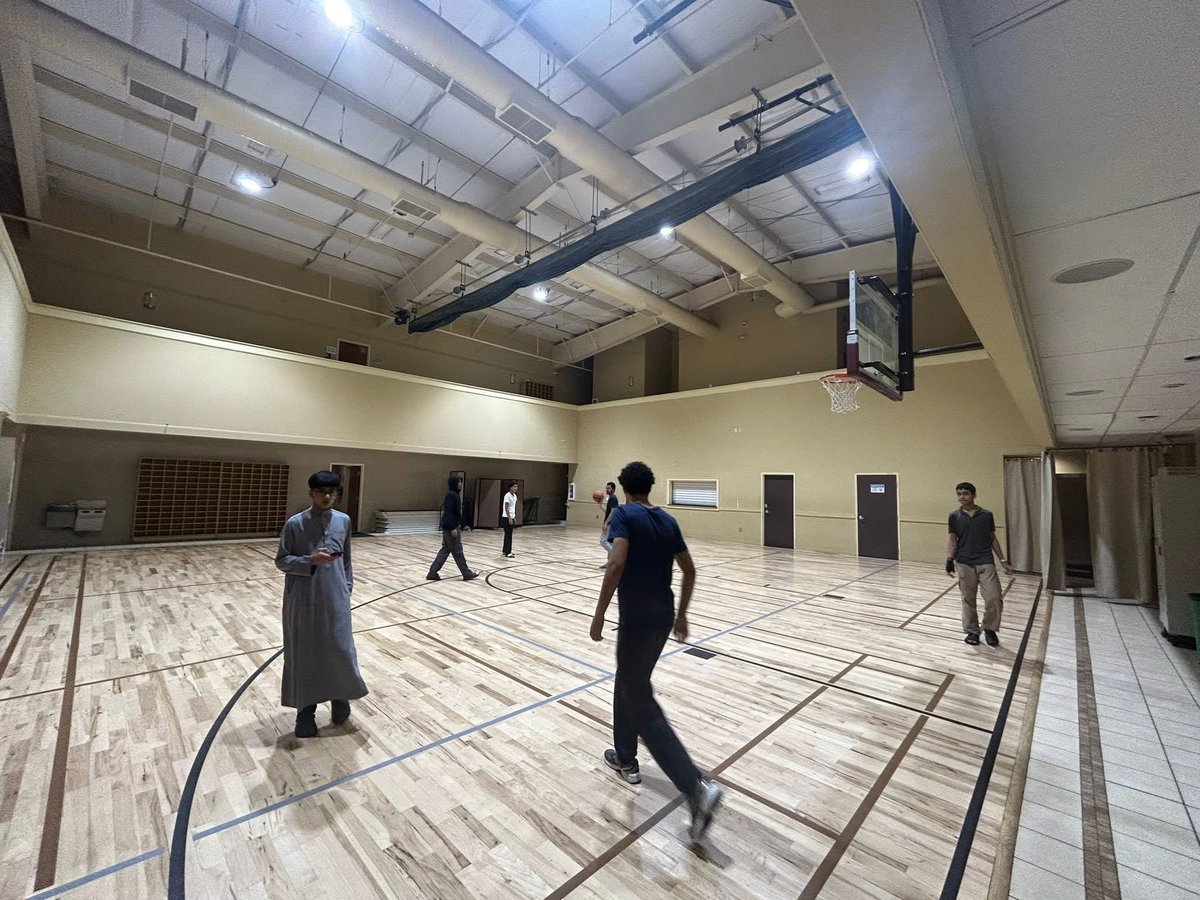 This is Masjid Omar Ibn Abdalasis in Lilburn, Georgia, with a population of only 14,000. 

Muslims are no more than 2,000. Atlanta is close by, with 70,000 Muslims.

A complete Islamic center: musalla, restaurant, sports court, outdoor space for community cookouts, school, etc.