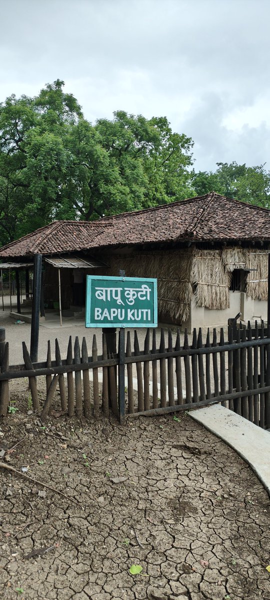 deshdeepsTOI's tweet photo. Imagine this was Mahatma Gandhi  command center of India's freedom struggle.From here, he led pivotal movements like the Quit India movement, shaping the destiny of our nation from 1936 till #Godse killed him
#October2 #Sevagram #Gandhi #QuitIndia #FreedomStruggle https://t.co/p682970tg4