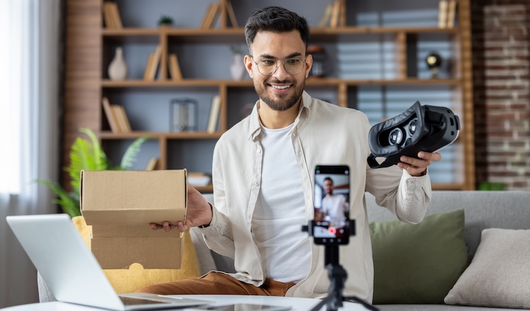 Loans_2_Go's tweet photo. Could a side hustle be a welcome boost to your finances? An intro to @GOVUK  'Help For Hustles' campaign, tips on getting started with your own hustle and understanding the all important the tax rules...
https://t.co/FcMuNH6u79
#helpforhustles #uktax #finance https://t.co/KasYlMk74O