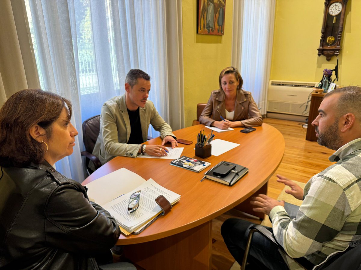 Nos reunimos con COAG para abordar el problema de los ganaderos de Mieres en los pastos de Puerto Pinos.

Apoyamos su derecho a hacer su labor donde llevan haciéndola 99 años.

La Junta de Castilla y León no puede hacerlos rehenes de sus cuitas políticas. Asturias debe implicarse
