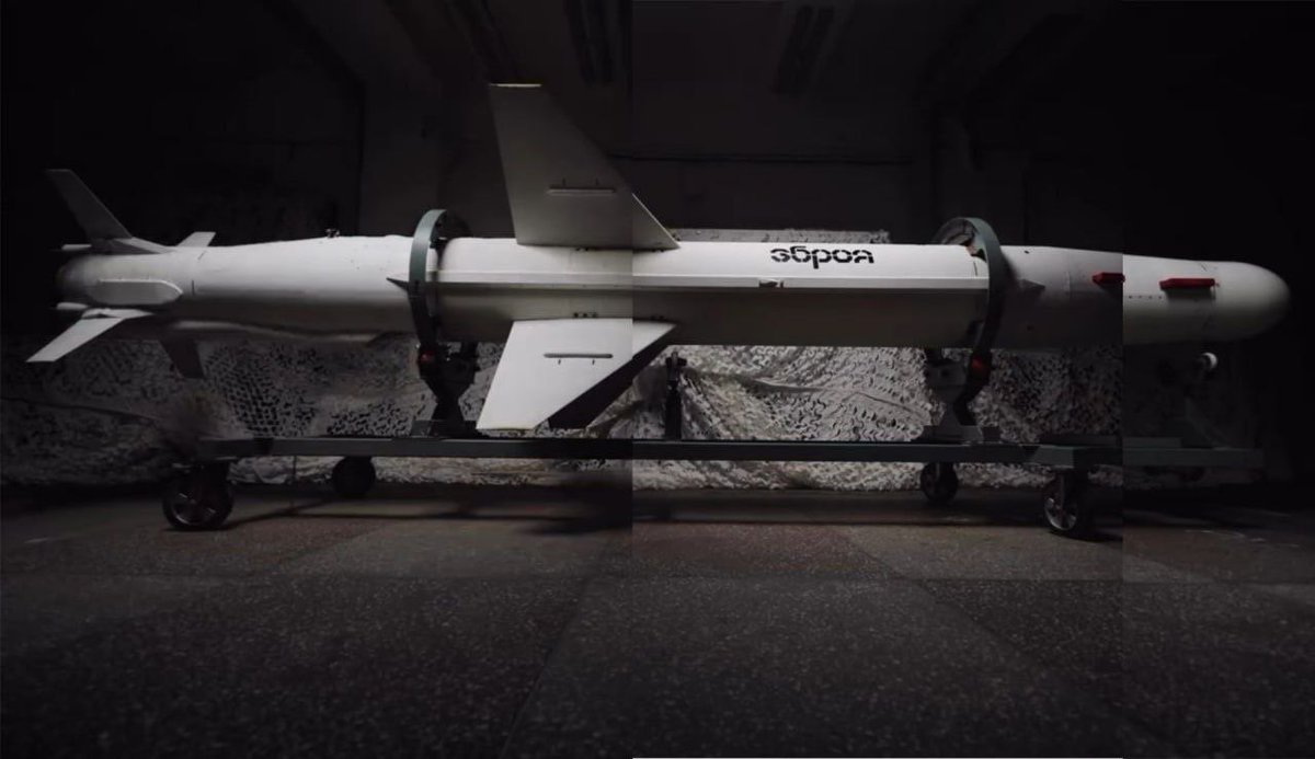 Ukroboronprom has released the characteristics of the modernized Neptune-D cruise missile:

◾ Warhead weight — 260 kg
◾ Range — 1,000 km
◾ Length — 6 m (without booster)
◾ Body diameter — 50 cm