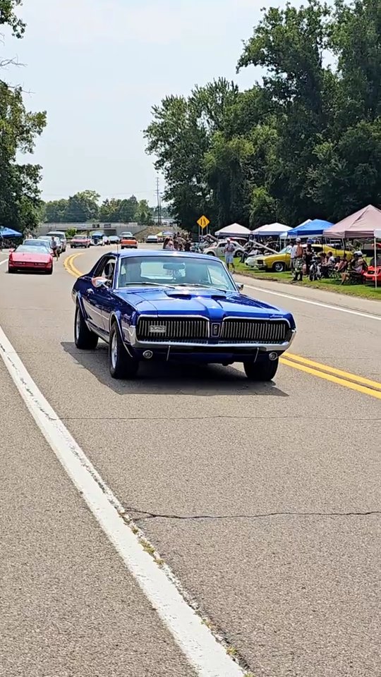 RetroLifeVibe's tweet photo. Did you know? 1967 Mercury Cougar 289 V8 — 225 hp for style! Buy elegance. 🚗🌹 #RetroFacts #MercuryCougar https://t.co/P2EEPPuUUV