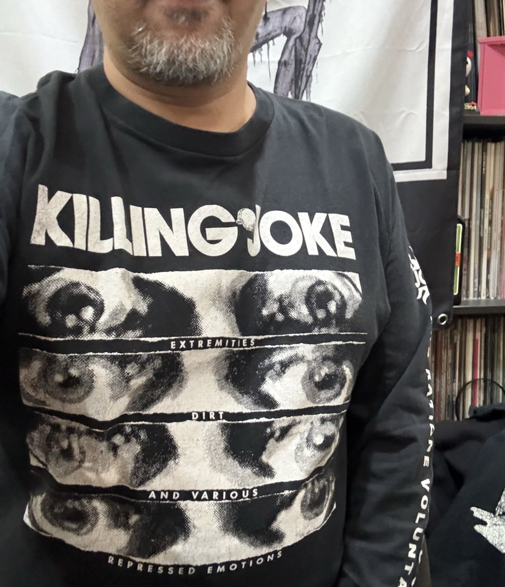 Selamat Hari T-Shirt Band! setiap hari!🔥

#SelamatHariTShirtBand