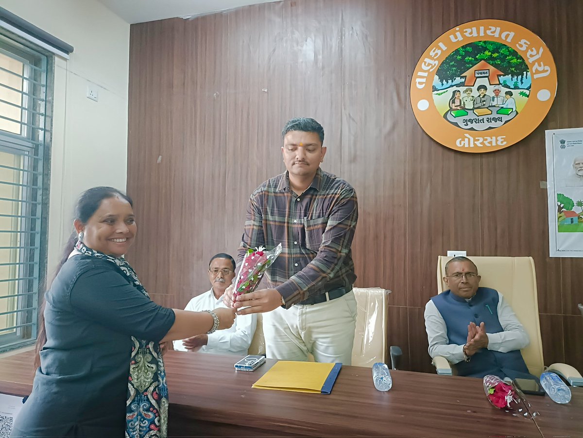 BorsadTdo's tweet photo. સ્વચ્છ ���ારત મિશન(ગ્રા) સ્વચ્છતા હી સેવા અંતર્ગત "સ્વચ્છ ભારત દિવસ"ની ઉજવણી તાલુકા પંચાયત કચેરી બોરસદ ખાતે કરવામાં આવી...
#SwachhataHiSeva2025 
@CMOGuj @PMOIndia 
@CollectorAnd
@DDO_Anand @DrdaAnand
@SbmGBorsad17 @nmladumor https://t.co/kVkWtCOVMU