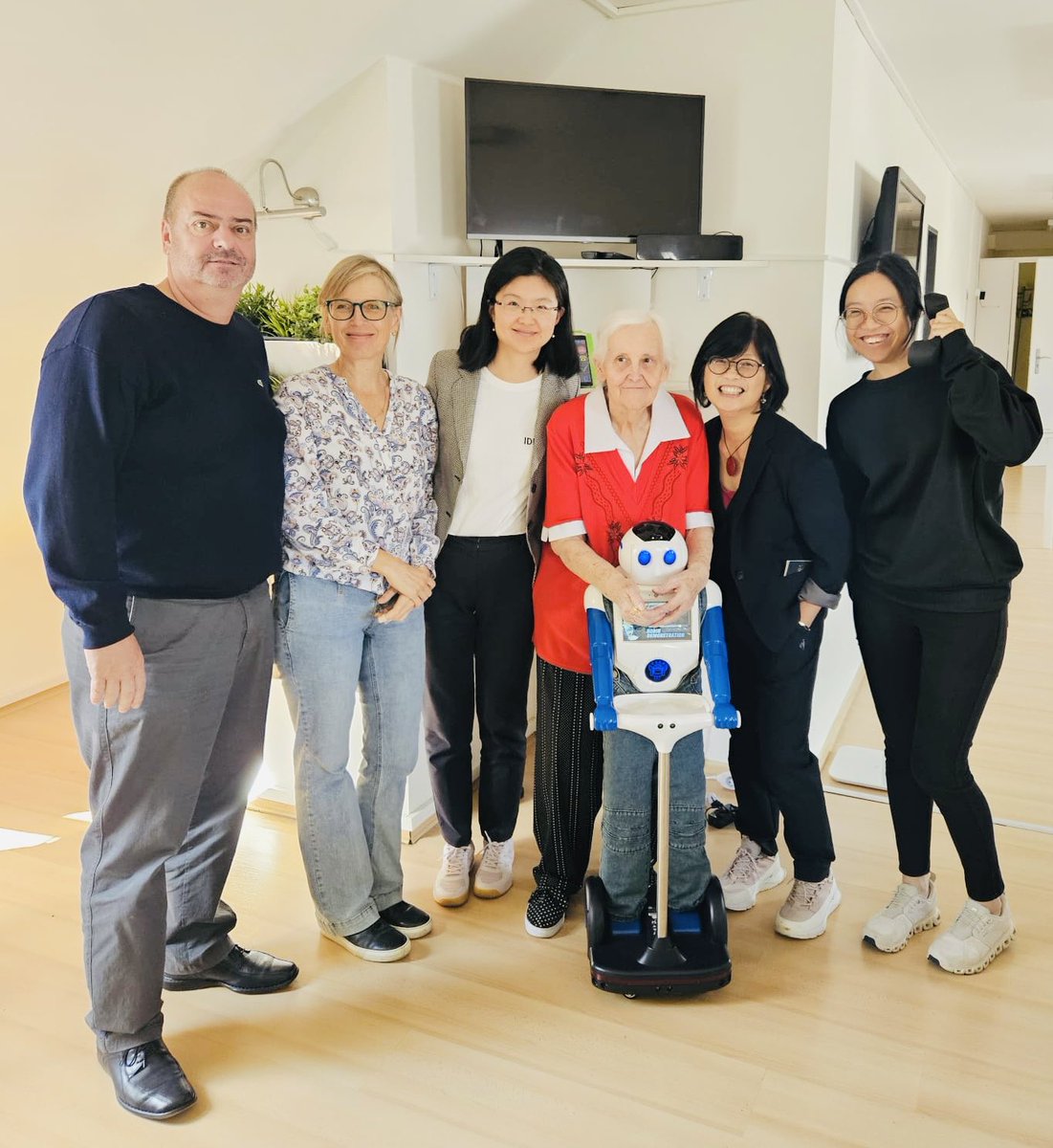 Lily Ren tweet media