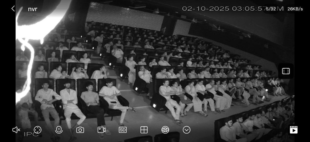 sharjun05's tweet photo. Idly Kadai movie 🍿 Family Entertainer 😍
Biggest Blockbuster ❤️🔥

#IdlyKadai #Dhanush #Trending #movies #theatre #theatreresponse #movies #HIT #blockbuster https://t.co/LlWwHWLK17