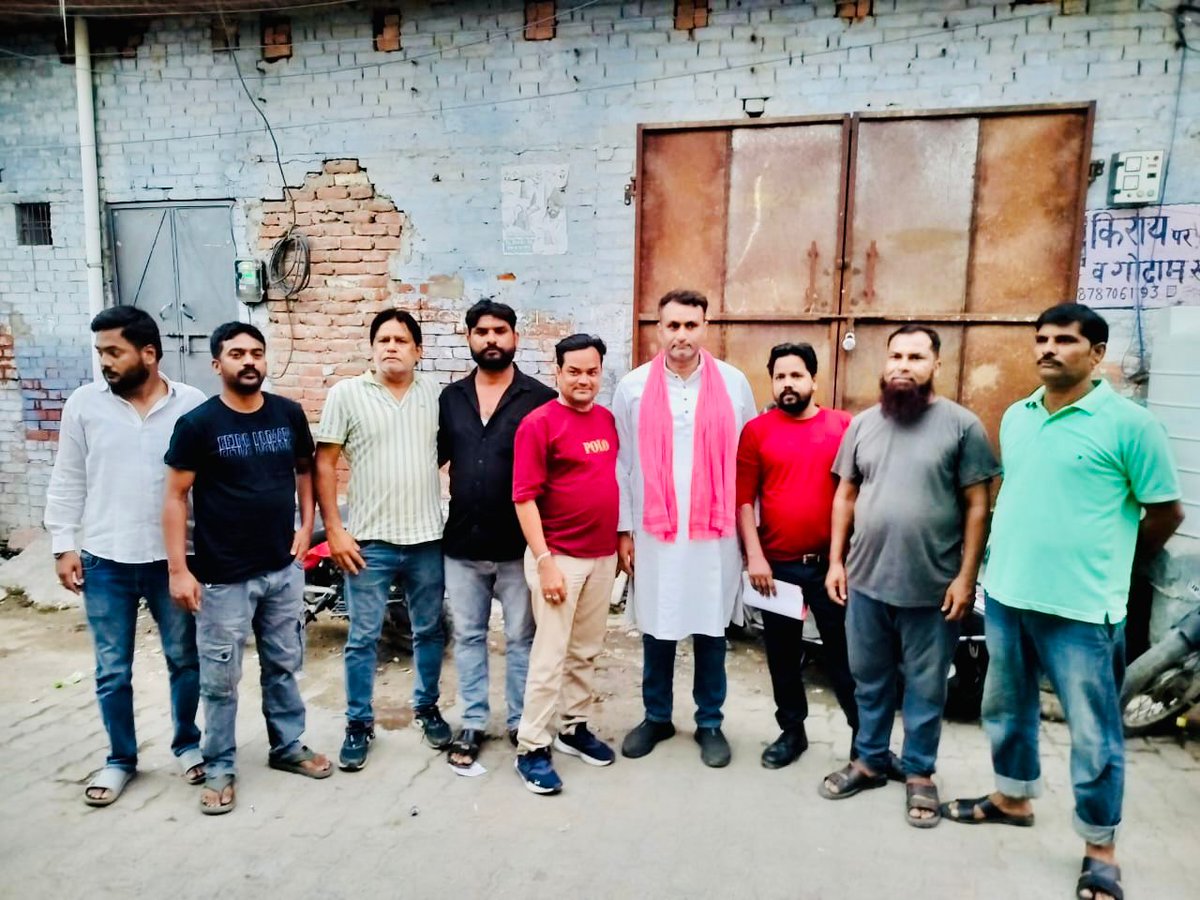 ebad_mohd's tweet image. #विधान_सभा_लखनऊ_पश्चिम_में 
आज #वार्ड_हैदरगंज_प्रथम में आयोजित #पीडीए_पंचायत कार्यक्रम में कार्यक्रम के  आयोजक भाई यूसुफ साहब ने किया ।