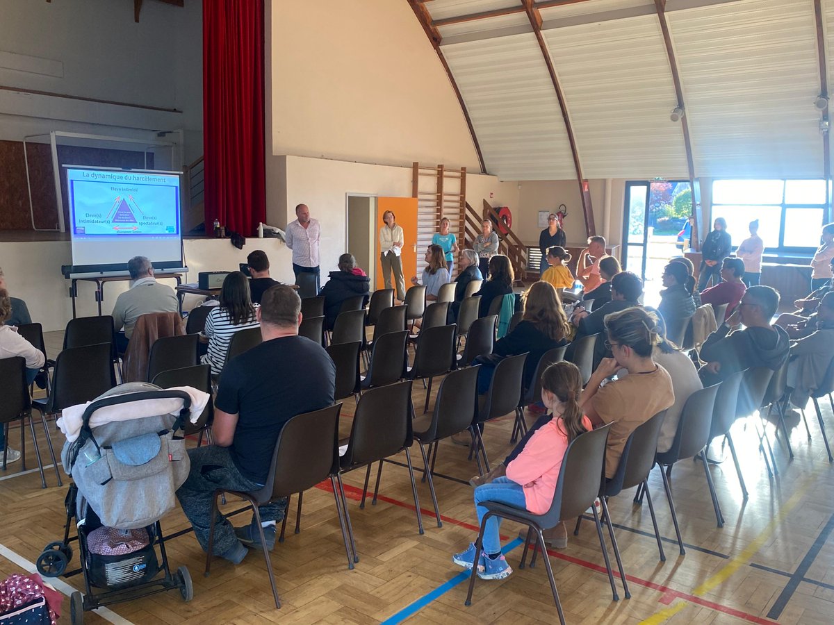 DSDEN du Loiret (@dsden45) on Twitter photo 🚫Non au harcèlement ! 
Mardi se tenait un atelier / soirée d'échanges « Harcèlement, et si c'était mon enfant ? » au foyer rural de Tigy.
Organisé par le collège, ce fut un moment important pour sensibiliser les familles à réagir quand survient des situations de harcèlement. 🚫Non au harcèlement ! 
Mardi se tenait un atelier / soirée d'échanges « Harcèlement, et si c'était mon enfant ? » au foyer rural de Tigy.
Organisé par le collège, ce fut un moment important pour sensibiliser les familles à réagir quand survient des situations de harcèlement.