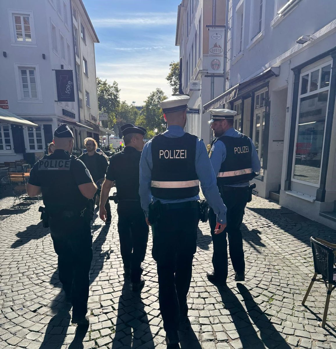 #CoopérationTransfrontalière | Les 👮‍♂️ de la Moselle participent avec leurs homologues de la <a href="/PolizeiSaarland/">Polizei Saarland</a> et de la <a href="/Gendarmerie/">Gendarmerie nationale</a> à la sécurisation des célébrations de la réunification allemande à Sarrebruck.