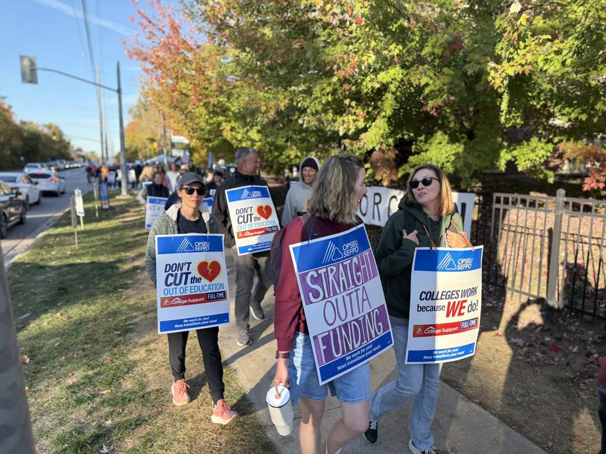 354Local's tweet image. ALL OUT! Huge turnout and community support at Georgian College’s Orillia campus today. Solidarity and strength through collective action. #onpoli #opseu #ontarios #colleges #strike #supportstaff #fightford