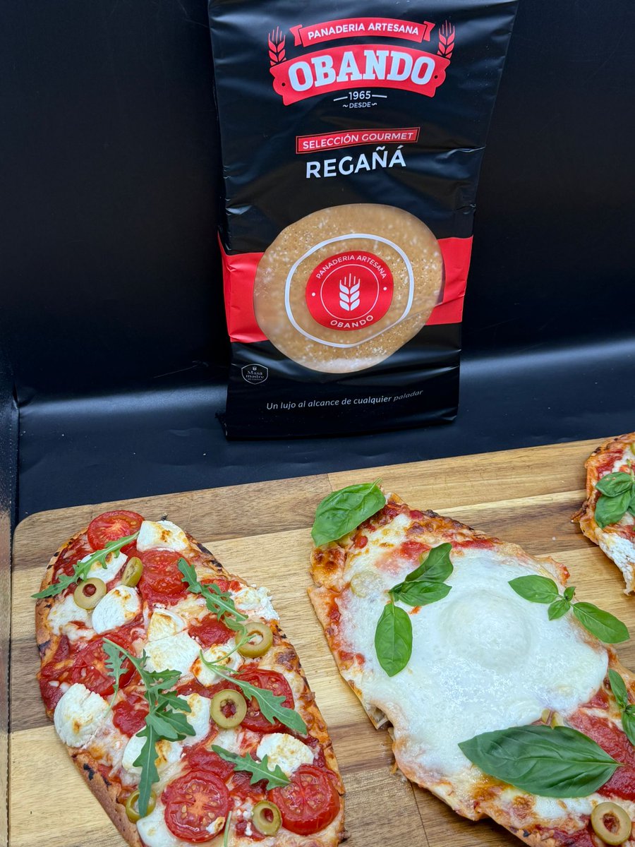 ¿Has probado las pizzas con base de Regañá Obando? 🍕
Al añadir el tomate, el queso y los ingredientes que más te gustan, la regañá se vuelve más tierna gracias a la humedad… Una manera diferente y deliciosa de darle un giro a tus comidas.