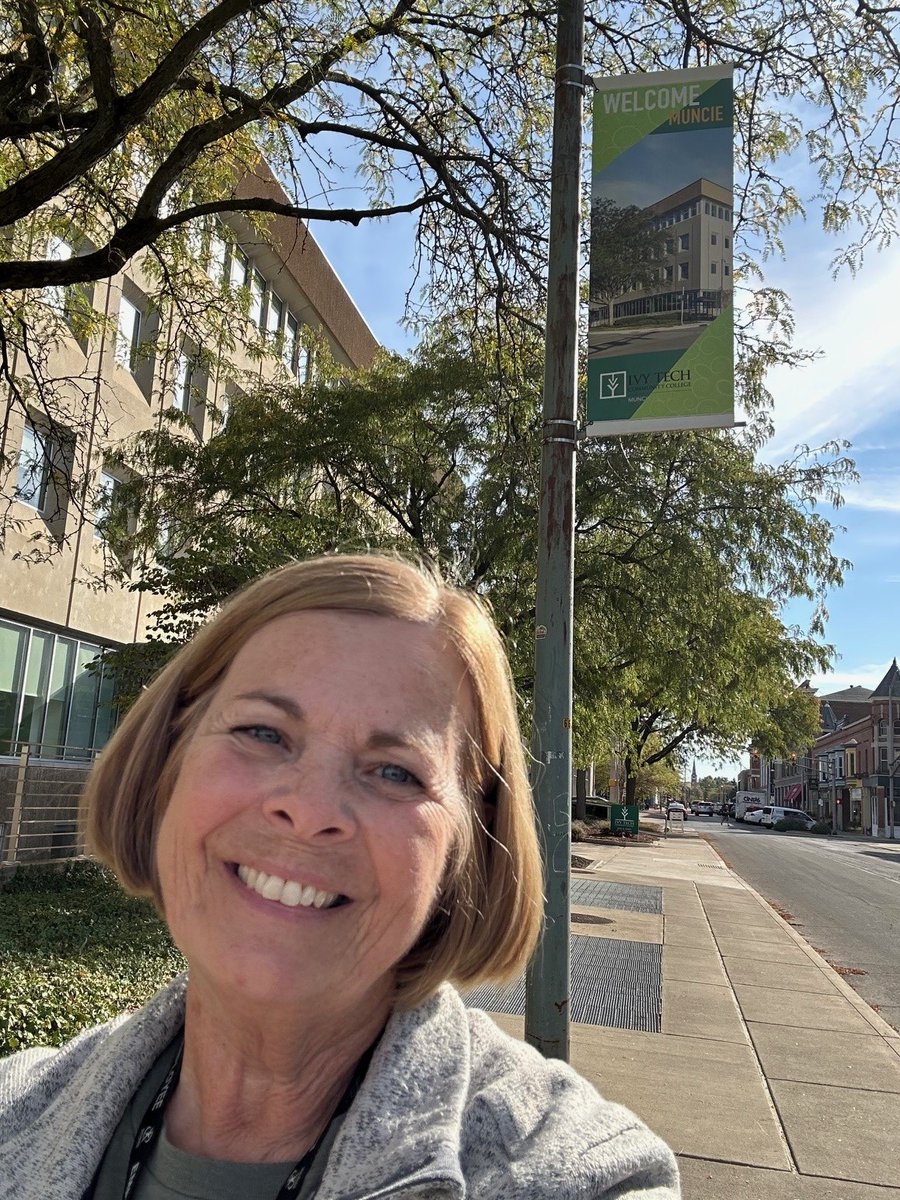 RushMemorial's tweet image. Gradfest at Ivy Tech – Muncie
Debbie Meek, RMH’s Senior Recruiter, is meeting with students from all areas of study today at Gradfest!
Looking for a career that makes a difference? Stop by our booth and learn how you can grow with Rush Memorial Hospital. 
#IvyTech