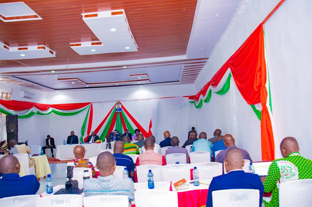 kundiwacu's tweet photo. Inama @Burundi_senat yaratanguje, kuwa 1/10/2025, urukurikirane rw’ibiganiro n’abarongoye inzego zitandukanye z’amakomine. Urwo rukurikirane rw'amanama rwatanguriye  muri komine ya #Cibitoke @Bujaprov2025, irongowe n’Umukuru w'inama Nkenguzamateka y'Uburundi. https://t.co/YcgMlrcCwS