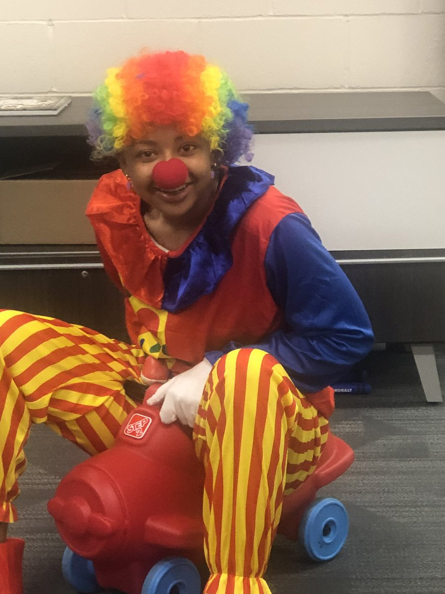 papiosoftball's tweet photo. No clowning around today because it’s Game Day!! 😂😂 #dbd #WeArePLV https://t.co/oC1J8aukat
