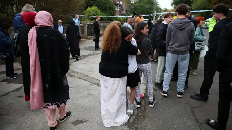 AstuteGaba's tweet photo. UK - ISLAM IN ACTION
Attack comes on holy day of Yom Kippur
#Islam #Islaminaction #UK #UKNews #Manchestor #Jews #Jewsunderattack #Israel #manchesterattack #SynagogueAttack #synagogue #KeirStarmer #YomKippur https://t.co/S6OklPWK3c