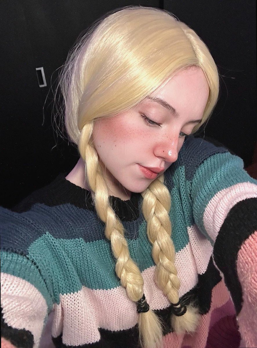 Molly Clark 🍒 tweet media