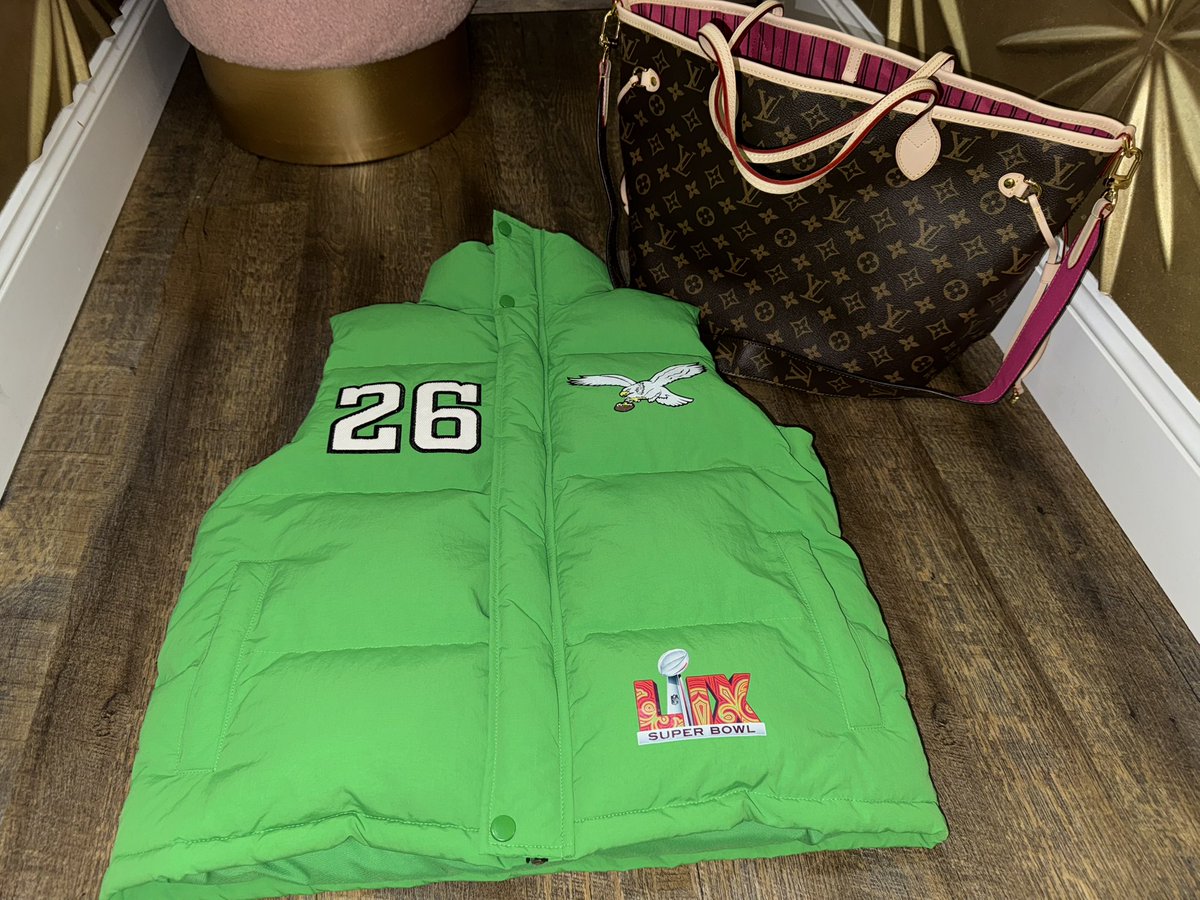 4theloveofteez's tweet photo. Only 12 more days until one of these AMAZING VESTS are given away!! 
1- like/heart this post ( yes you can enter again )
2- repost 
3- tag a friend in the comments when you are done! 

This is a $245 value! Also if you have shopped in the boutique and have a LV bag ticket, it to is being pulled that same day!! #reposted #winme #shopsmallbusiness
