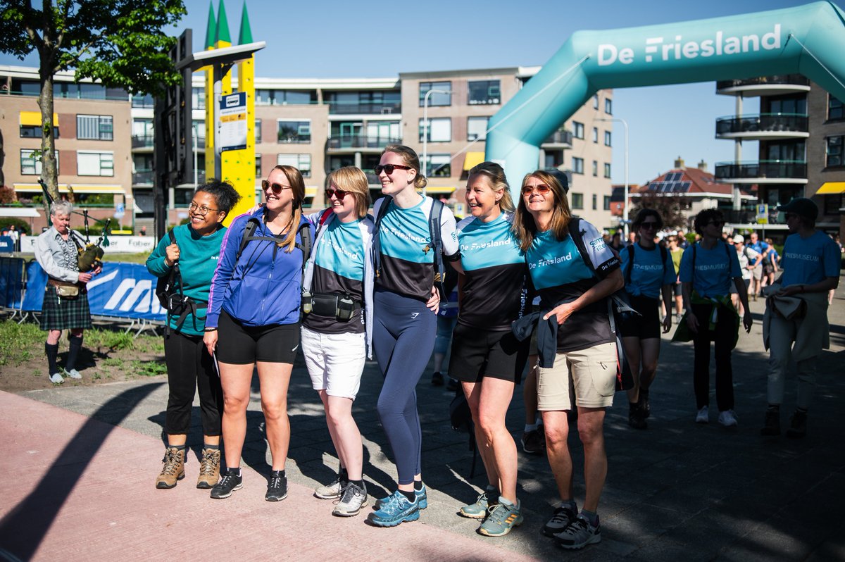 Throwback 🤳📸

Nog even snel op de foto voordat de wandeltocht van Camminghaburen naar de voet van de Oldehove van start gaat 🥾

#loopleeuwarden