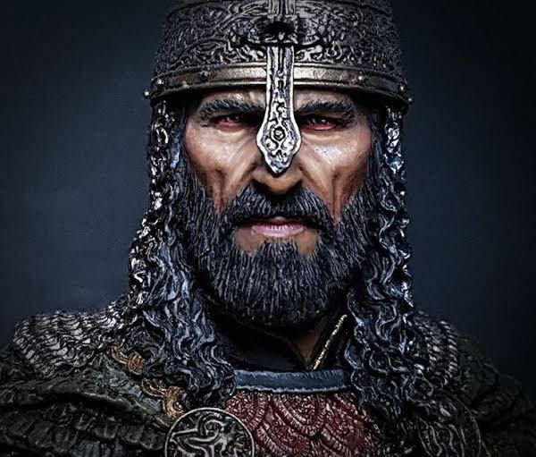 “Sultan Selahaddin, ne bir Türk ne Araptır. Divin şehrinde Revadi aşiretine mensup bir Kürt’tür. 

Kürtler, Pers ve Batı Asya arasında yaşarlar.

Bu halk tartışmasız çok cesaretli, misafirperver ve gururludur. Yabancıların bunları yönetmesi zordur.”

Doğubilimci S.Lane Poole