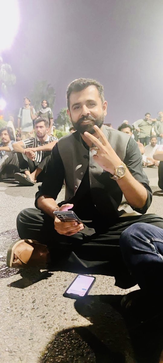 اسلام آباد میں پارلیمنٹ کے سامنے فلسطین کیلیئے دھرنا شروع. 
مطالبہ؛ گلوبل فلوٹیلا کے گرفتار لوگوں کو فل فور رہا کروانے کیلیئے اقدامات اٹھائے جائیں  
قوم سے دعاوں کی اپیل۔