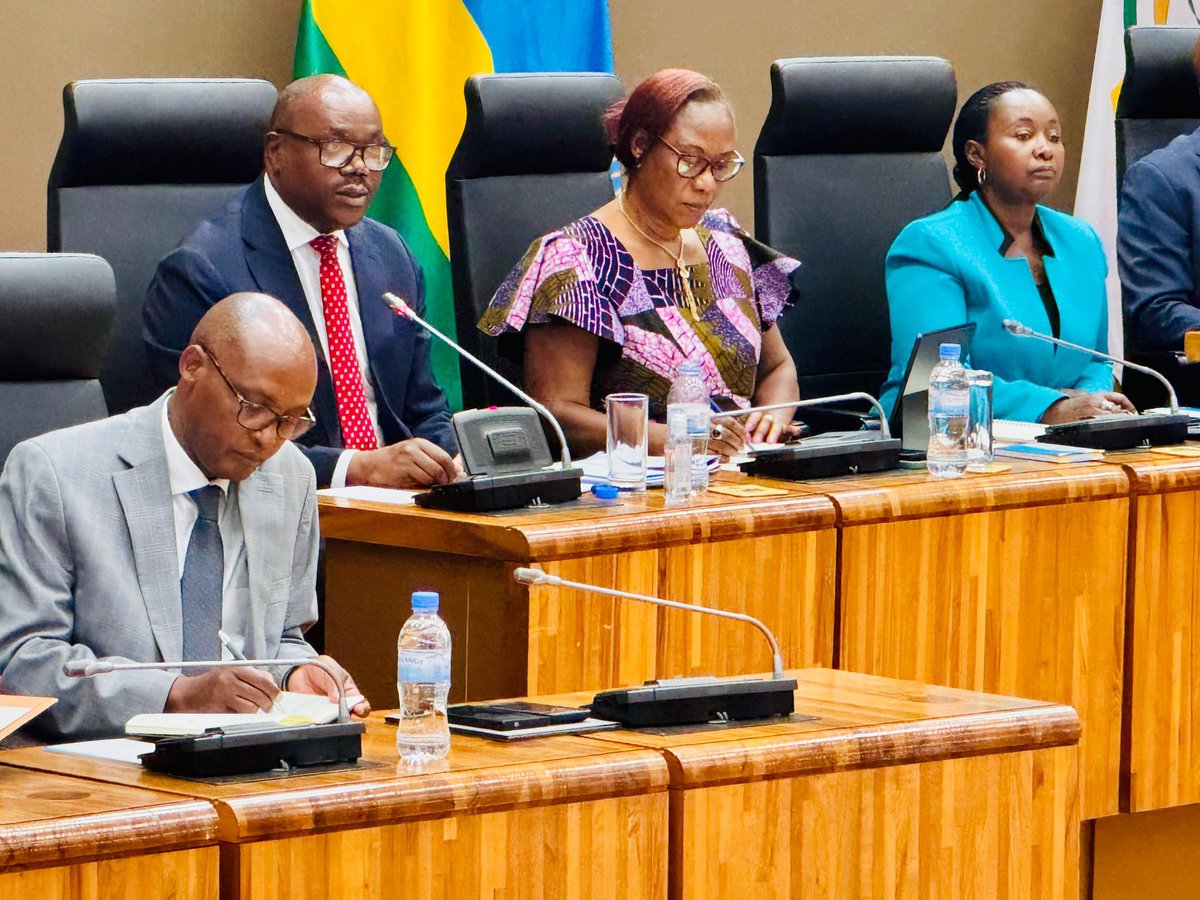 NewTimesRwanda's tweet photo. So far, 1,142 farmers have accessed loans at about 8% interest per year through the Commercialization and De-Risking for Agricultural Transformation (CDAT) project — a $300M government initiative supported by the World Bank to boost agri-finance and commercialization. https://t.co/7dJFZpnR1l