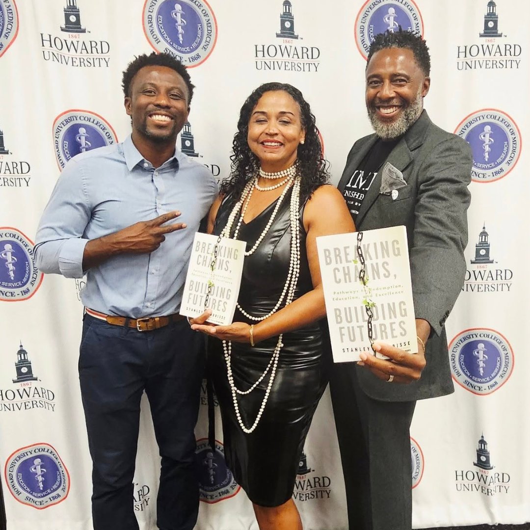 Dr_Andrisse's tweet image. Honored to join Fox &amp;amp; Rob at @HowardU College of Medicine for the screening of Time II: Unfinished Business. 🎥

A night of powerful storytelling, advocacy &amp;amp; community—sparking deeper dialogue on health, justice &amp;amp; inequities.

📘 conta.cc/3VL6dCs

#Time2 #Storytelling