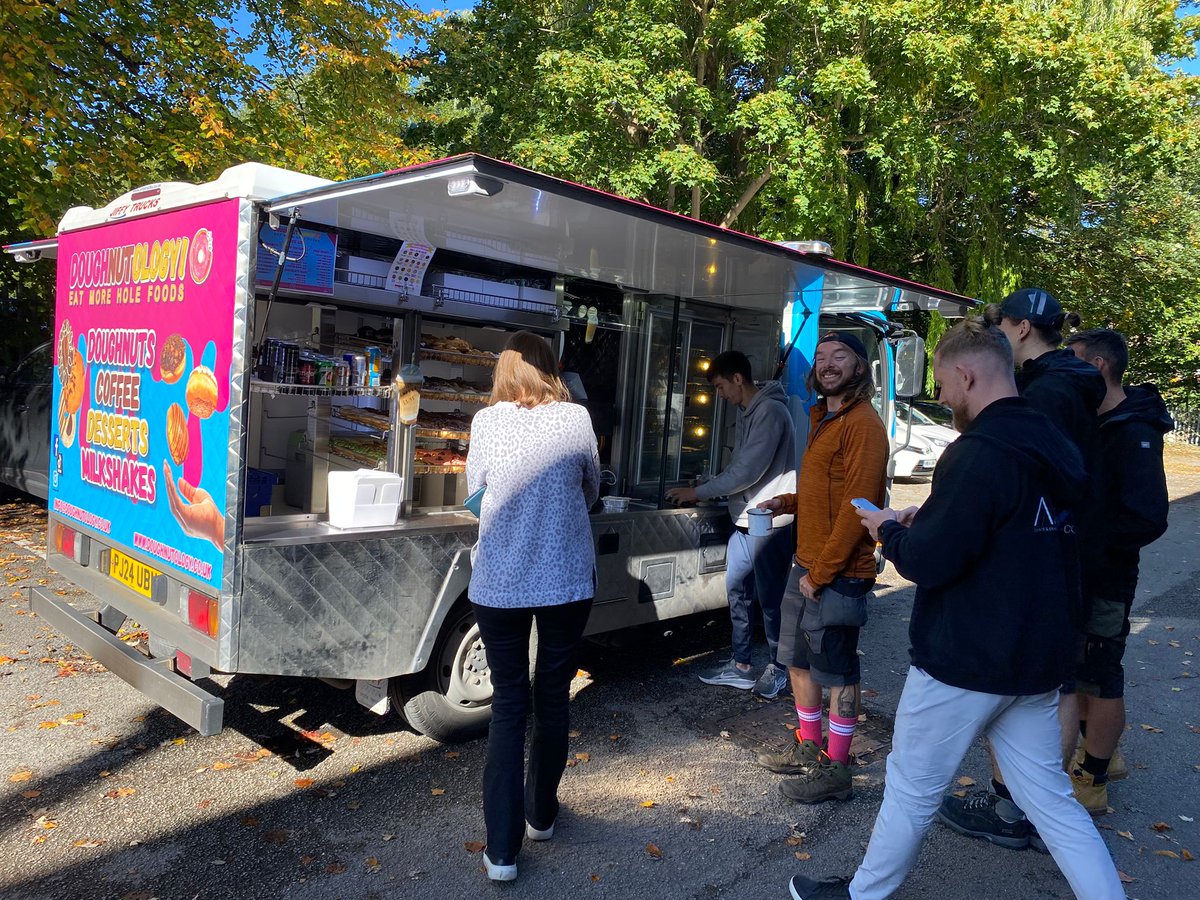 “Coffee &amp; donuts!” - the message everyone loves to receive on a Monday. Safe to say, morale (and sugar levels) got a serious boost.

A team that works this hard deserves a treat to start the week.

#teamapex #exhibitions #exhibitionlife #donutsandstanddesign #fuel