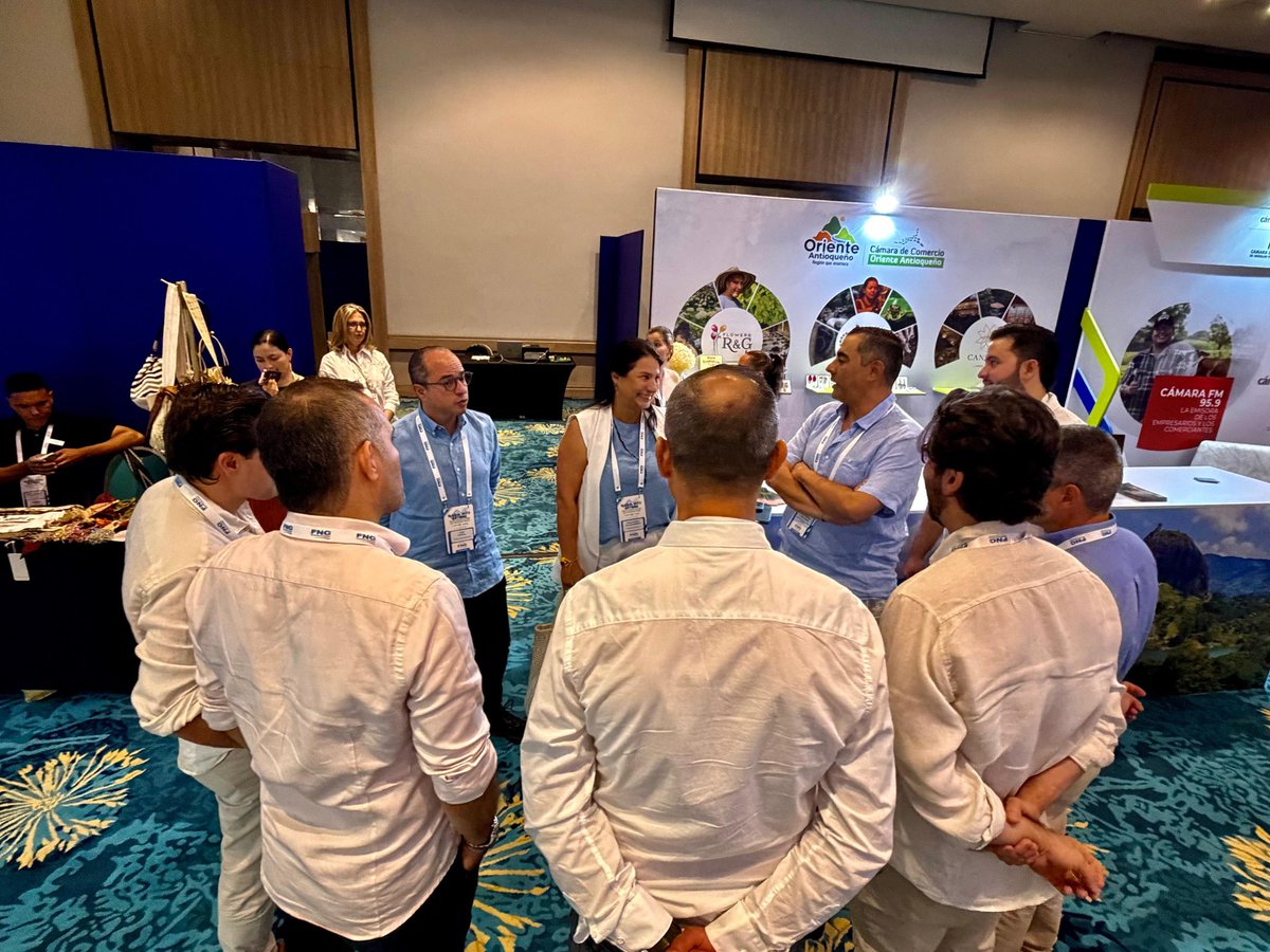 En un momento tan retador de país es motivo de esperanza llegar al Congreso de <a href="/Confecamaras/">Confecámaras</a> donde Empresarios y Cámaras, la tienen clara “nada nos detiene” <a href="/CeDemocratico/">Centro Democrático</a>