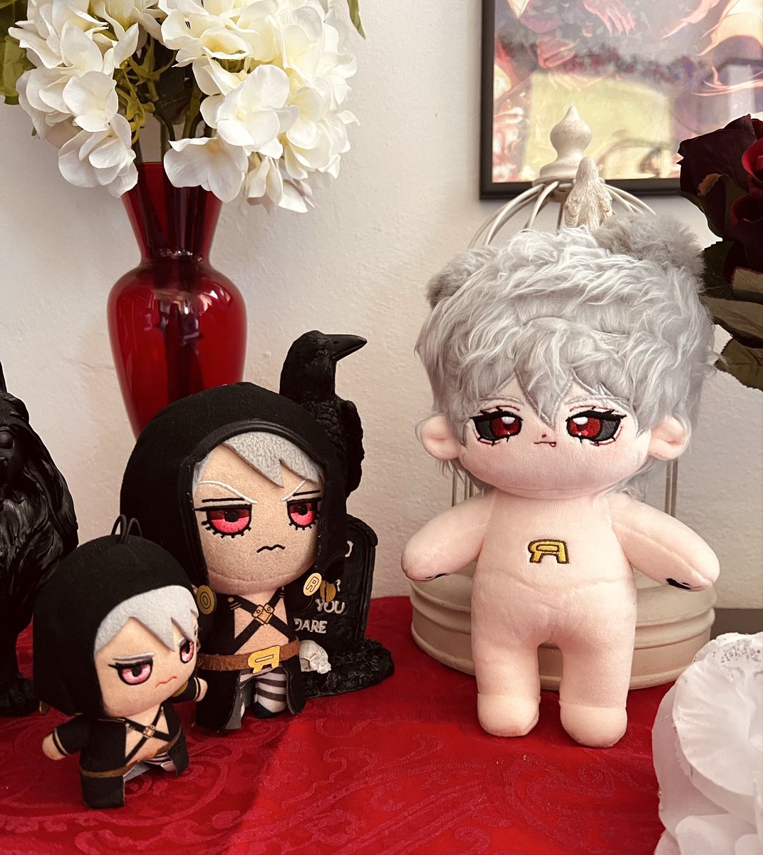 My new Risotto plushie arrived!! 🥣💞
But…RISOTTO, WHERE ARE YOUR CLOTHES!? 😳
(The Tomonuis are judging him…)