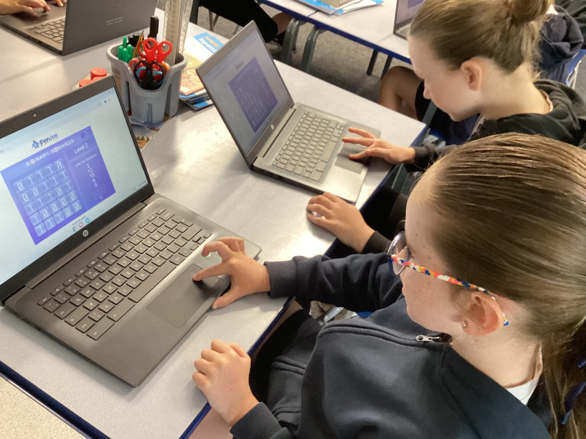 raeburnprimary's tweet image. Year 4 have learnt to count in binary in their computing lesson today.
#RaeburnYear4
#RaeburnComputing
