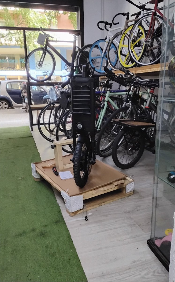 Después de un pit stop en @deconwheel @deconmobility 

Volvemos a tener las dos handbikes operativas
#wheelingbarcelona #handbike #sillasderuedas #movilidadreducida #pmr #diversidadfuncional #rutasaccesibles #rutashandbike #rutassilladeruedas #ocioaccesible #turismoaccesible