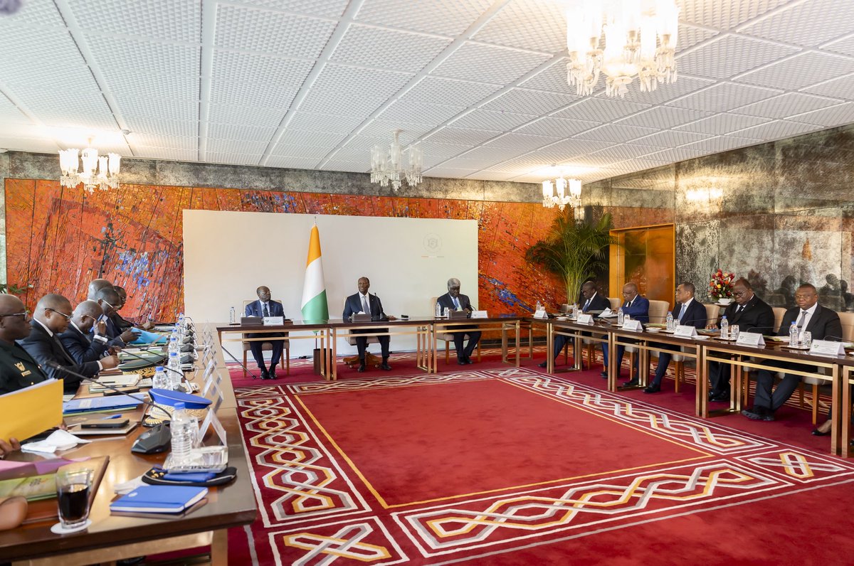 Le Président de la République, <a href="/AOuattara_PRCI/">Alassane Ouattara</a>, a présidé, ce jeudi 2 octobre 2025, au Palais de la Présidence de la République, une réunion du Conseil National de Sécurité, sur la situation sécuritaire générale du pays.