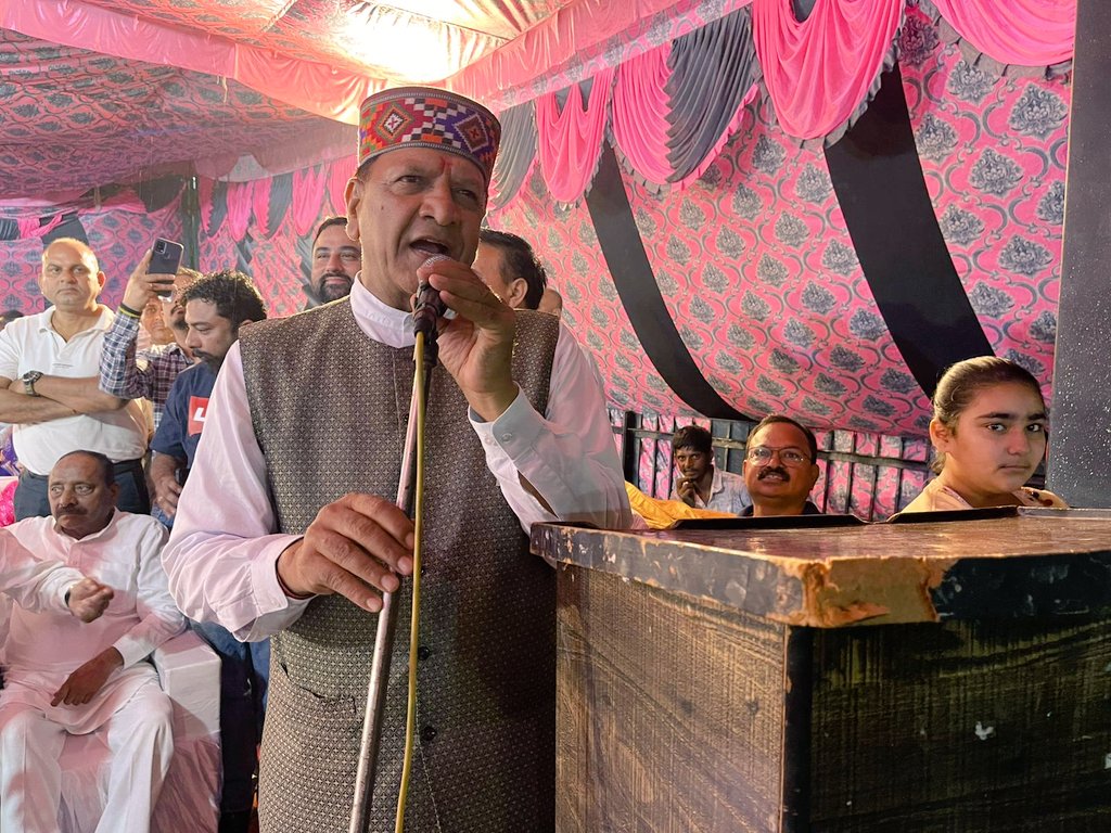 नाहन के ऐतिहासिक चौगान मैदान में नगर परिषद द्वारा आयोजित दशहरा के कार्यक्रम में भाग लिया।