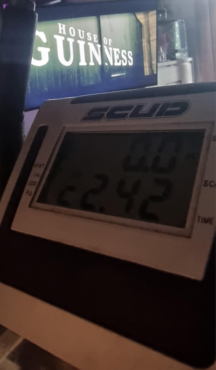 PanPluto's tweet photo. Nowy rekord 🚴‍♂️ 22,42 km! 🔥 W końcu nadrabiam seriale, bo wieczory zwykle poświęcam na moje hobby – streamy (FB/Twitch, teraz Kick). A Wy oglądacie coś podczas treningu?

#DrogaDo100 #Rower #Kardio #Motywacja #NowyRekord #SerialeNaTrening https://t.co/nQZuNw3NTw