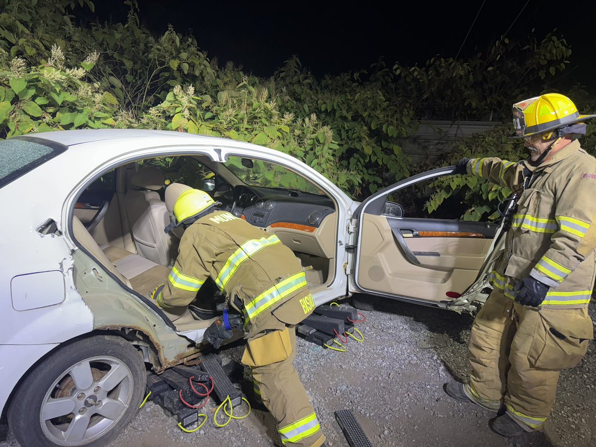 MunhallCentral's tweet photo. Little vehicle rescue training for drill last night. https://t.co/trdHI1Ers0