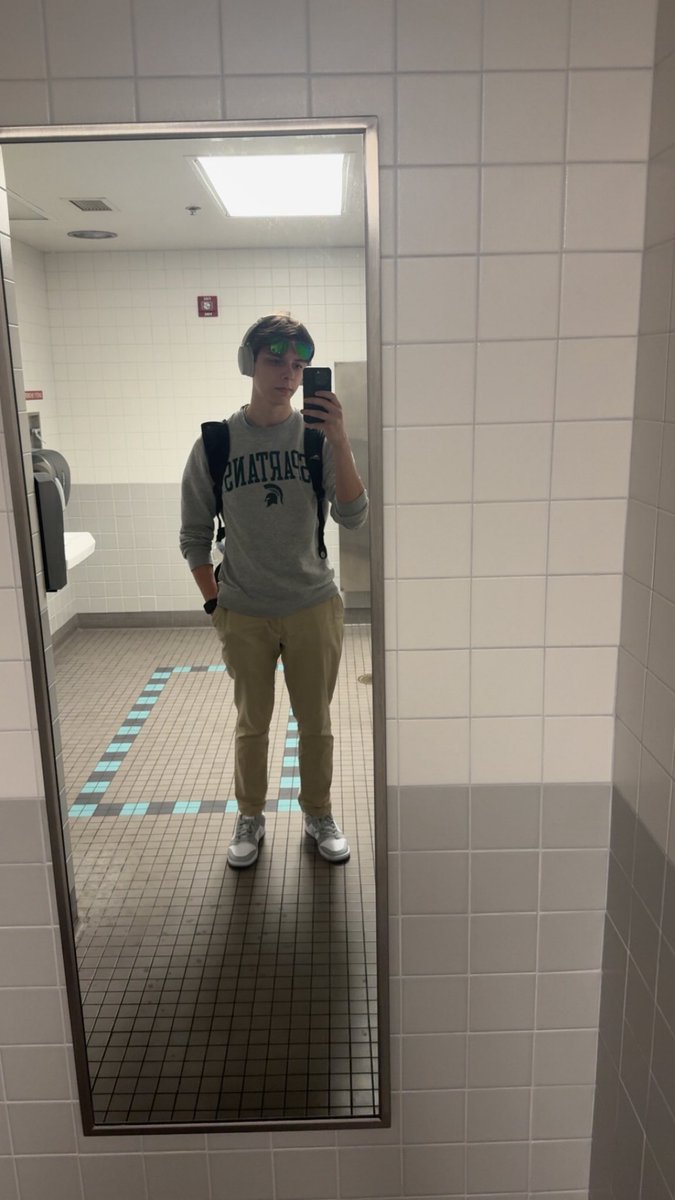 bathroom mirrors always got me