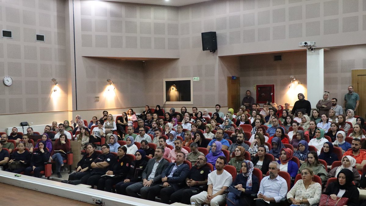 Ahmet Balat Akademi 🤝 Kocaeli Büyükşehir Belediyesi
Canva Eğitmenimiz Burhan Yeşil, Kocaeli Büyükşehir Belediyesi ile Canva Eğitimi gerçekleştirdi😎
📸Eğitimden kareler