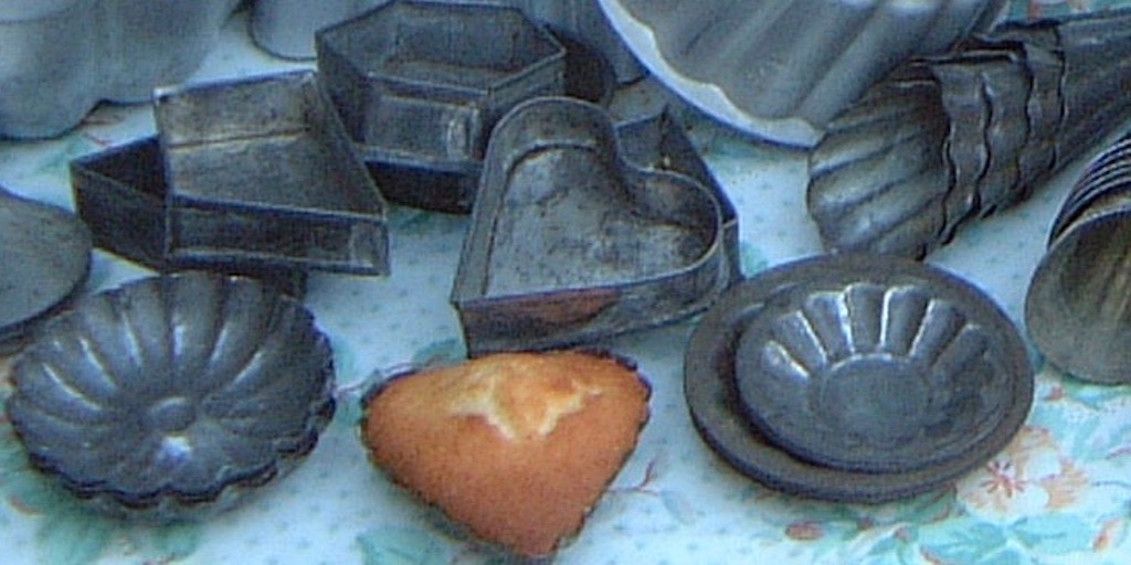 If you're planning a chocolate fountain like some of the Great British Bake Off showstoppers, those madelines will need some little vintage moulds. zurl.co/R7TJH 

#gbbo #bakeoff #chocolateweek #showstopper