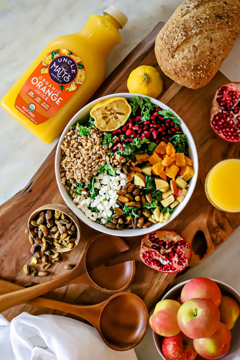 UncleMatts's tweet image. Your new favorite fall salad just dropped ✨

Think cozy roasted squash, crisp apples, and a citrusy dressing made with our Organic OJ. Proof that seasonal eats can be as nourishing as they are delicious. Save this recipe for your next family dinner!

Get the recipe here:…