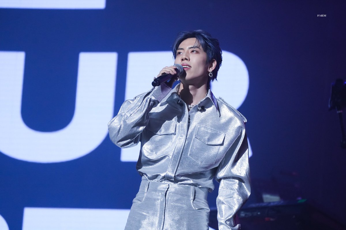 은갈치가 제철이라며?_?

#동쪼기 #동우 #12cm인형이었다 #은갈치룩을_아시나요