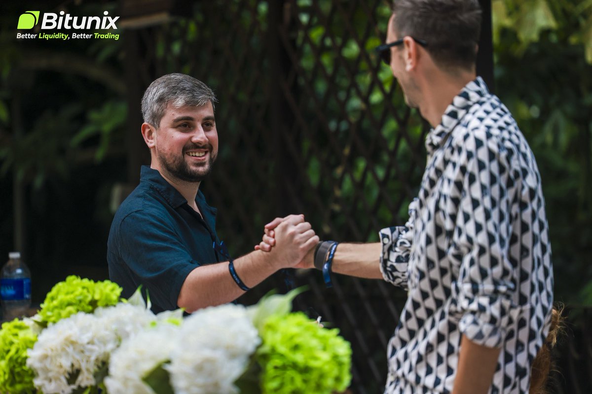 BitunixOfficial's tweet image. That’s a wrap on an unforgettable night with the #Bitunix family 🌿💚
From handshakes to laughs, it was all about good people and good energy. 
#TOKEN2049 #TOKEN2049Singapore