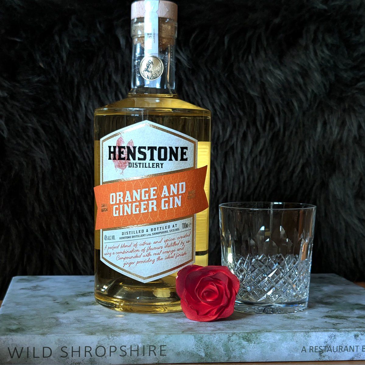 The days are drawing in so it's time for warming drinks. Our Orange and Ginger Gin is a great option paired with your favourite tonic or ginger ale. 
What's not to like.
We found our copy of Wild Shropshire too and used it as a prop 😋
#ginandtonic # #ginandtonicday #shropshire