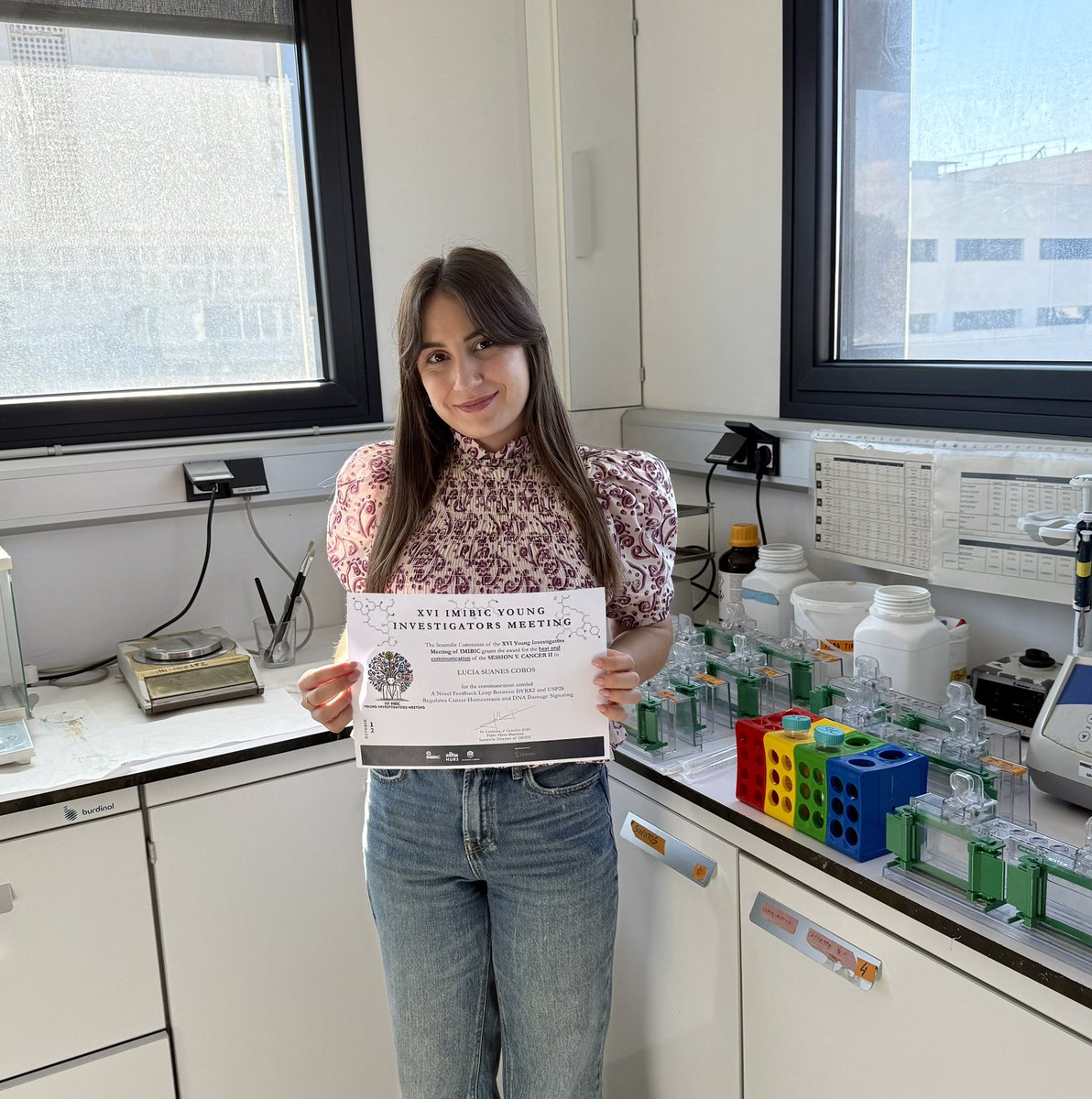 🎉 Enhorabuena a nuestra PhD <a href="/LuciaSc98/">Lucía Suanes</a> por recibir hoy el premio a la mejor comunicación en la sesión de cáncer en la XVI Jornadas de Jóvenes Investigadores del @Imibic 👏🔬
Muy orgulloso de tu trabajo y de todo lo que está por venir. #IMIBICJJI #CancerResearch